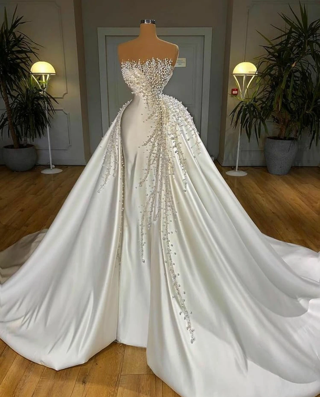 Luxury Satin Pearls Wedding Dresses 2024 Mermaid Beads Crystal Sleeveless with Removable Train Bridal Wedding Gowns Customized